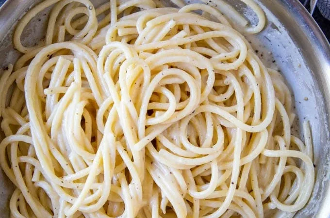 Bucatini Cacio e Pepe: A 4-Ingredient Creamy Pasta That Feels Like Rome
