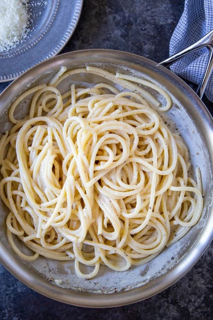 Bucatini Cacio e Pepe: A 4-Ingredient Creamy Pasta That Feels Like Rome